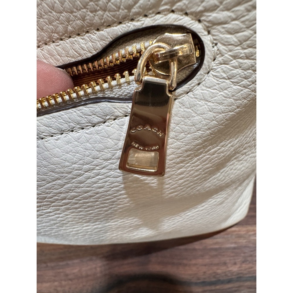 COACH C2818 Val‎ Duffle Pebble Leather Shoulder Bag Purse Chalk White Women's - Picture 8 of 16